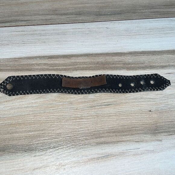 Twine & Twig Chunky Shell Suede Strap Artisan Jewelry Pendant bBracelet - Picture 4 of 6